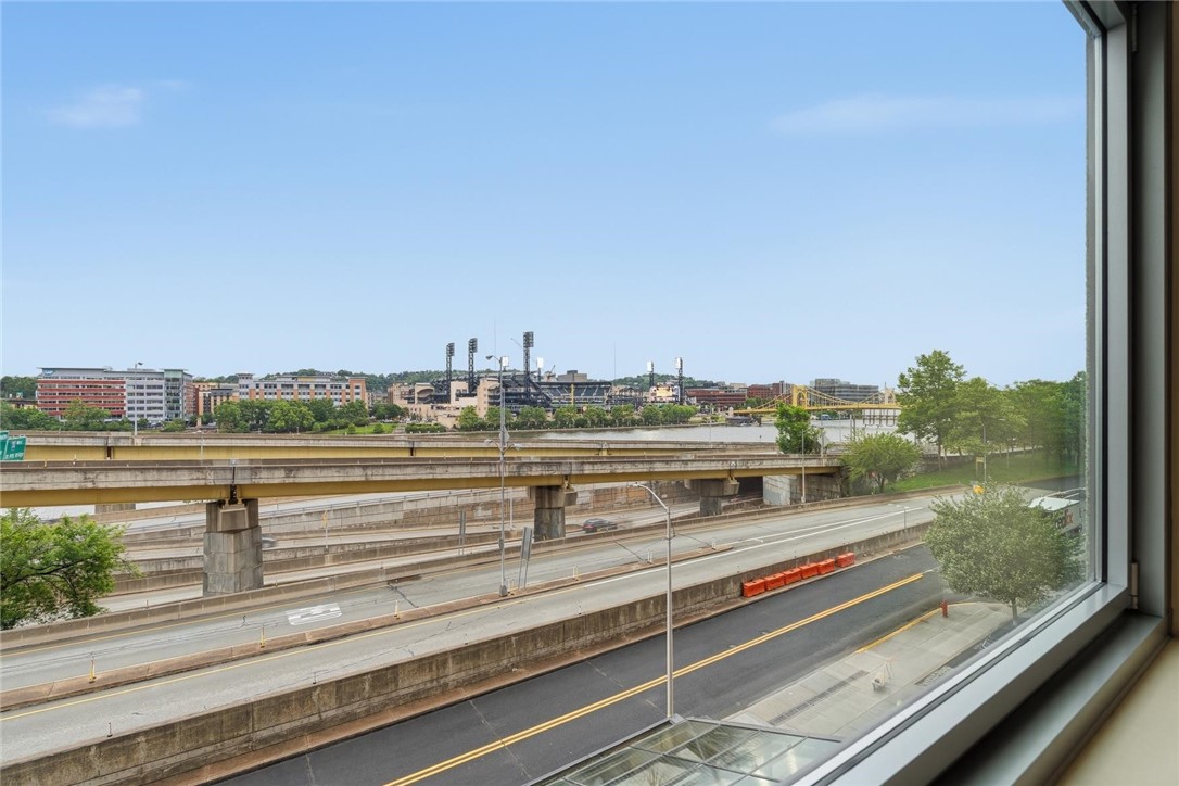320 Fort Duquesne Blvd 4G
