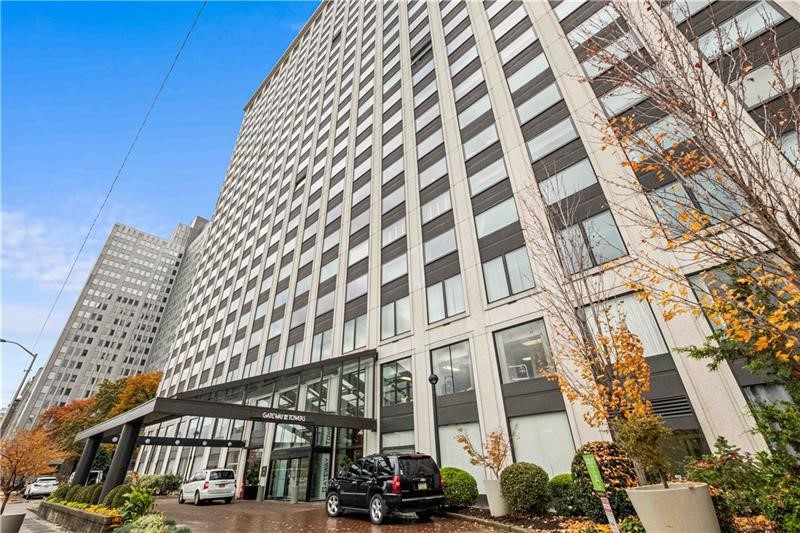 320 Fort Duquesne Blvd 4G