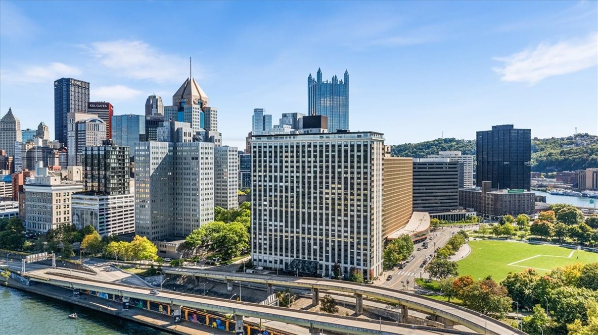 320 Fort Duquesne Blvd 4G