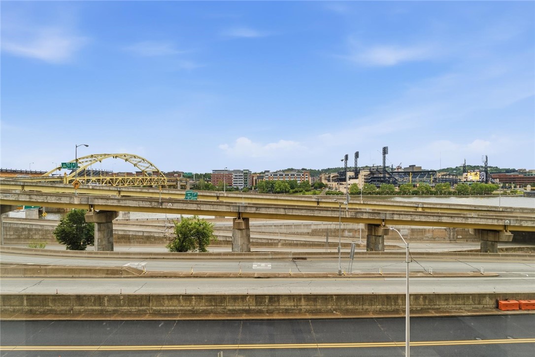 320 Fort Duquesne Blvd 4G