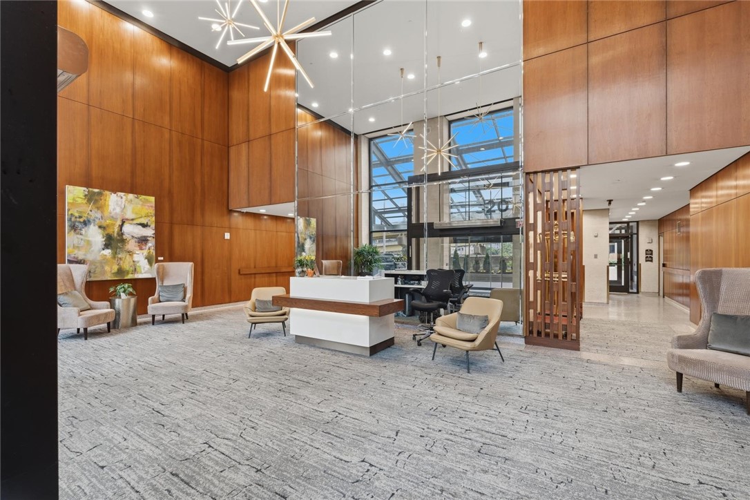 320 Fort Duquesne Blvd 4G
