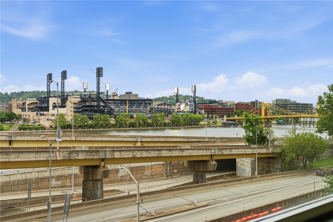 320 Fort Duquesne Blvd 4G