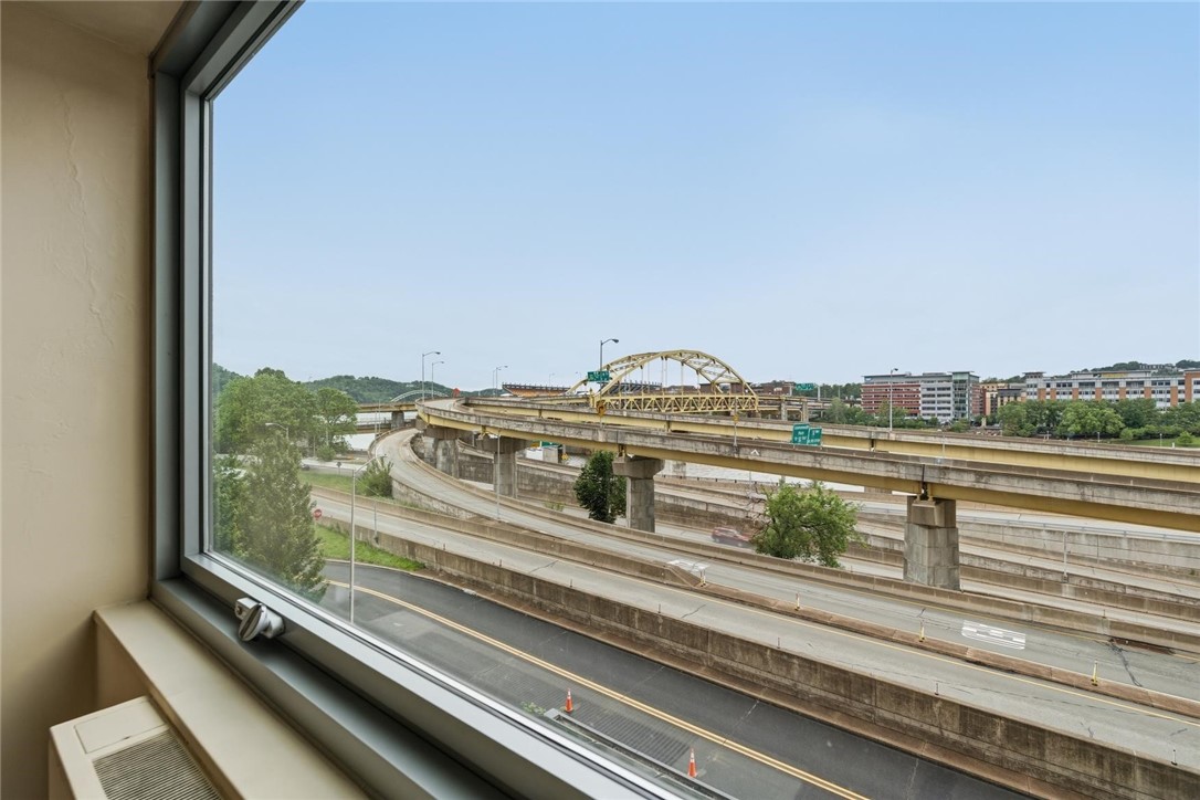 320 Fort Duquesne Blvd 4G