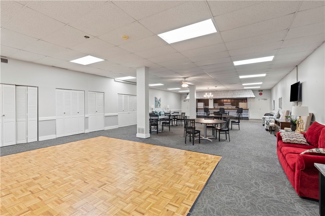 2120 Greentree 408E