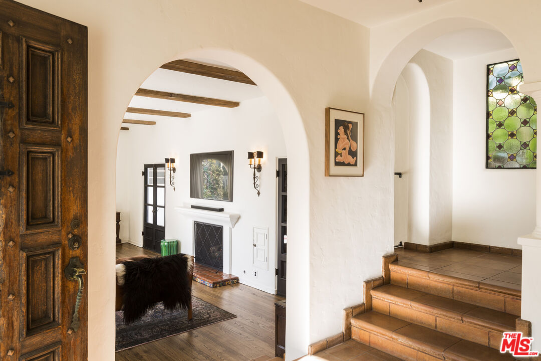 6545 Cahuenga Ter