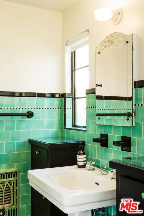 6545 Cahuenga Ter