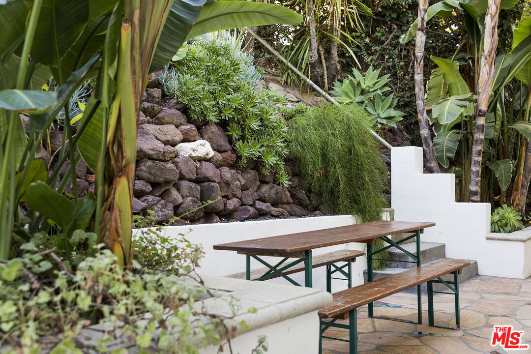 6545 Cahuenga Ter