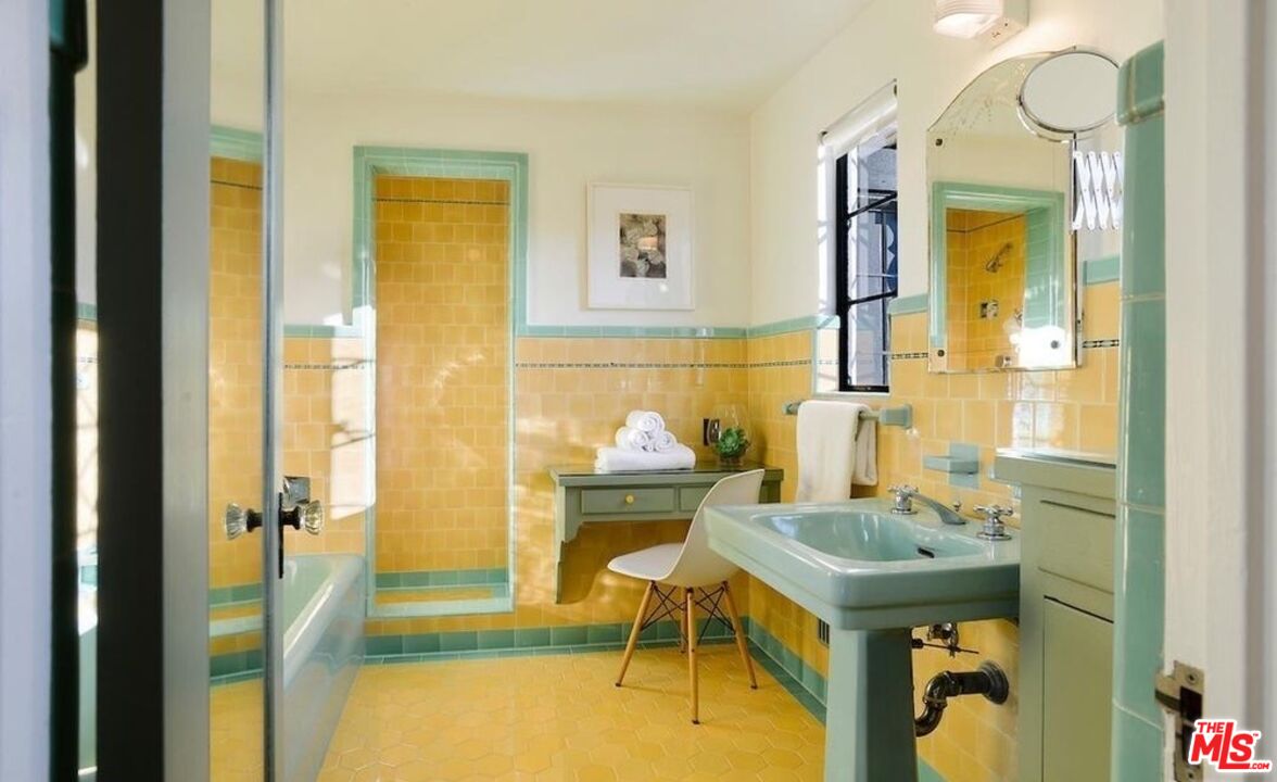 6545 Cahuenga Ter