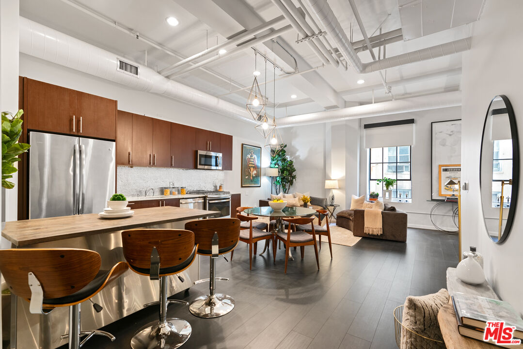 1645 Vine St Unit: 501