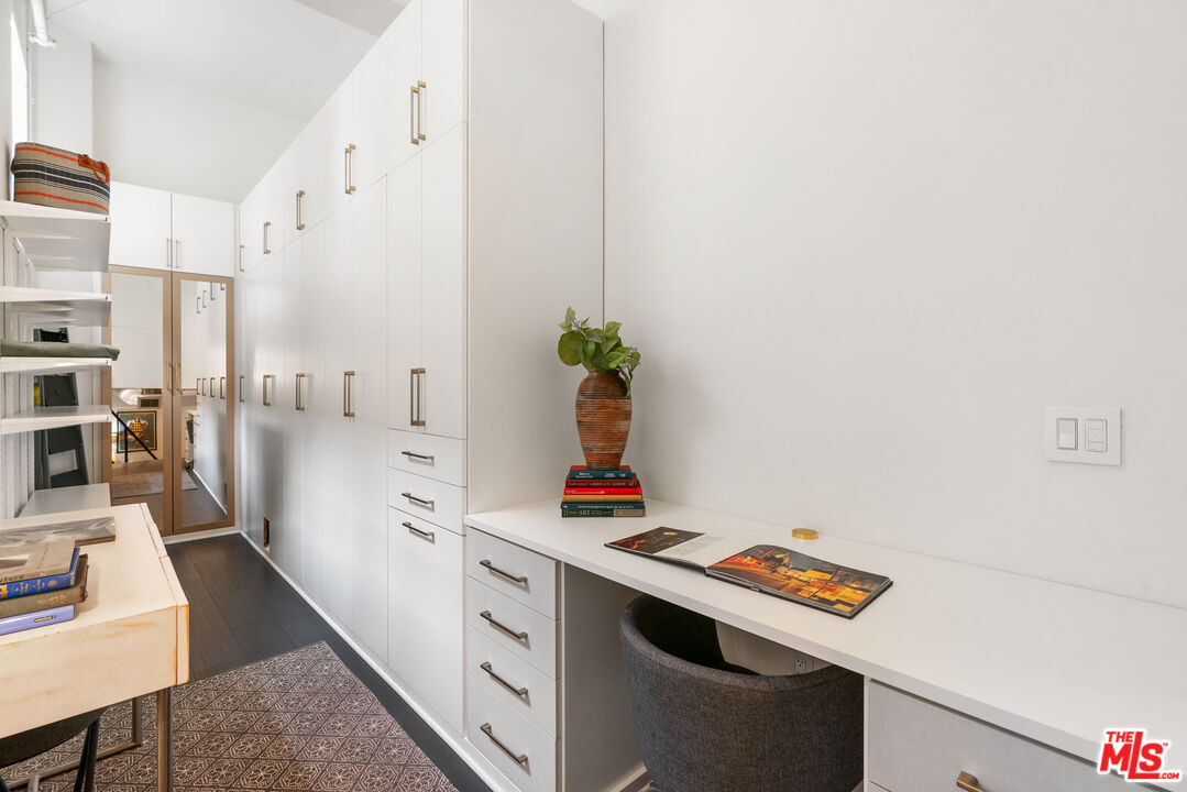 1645 Vine St Unit: 501