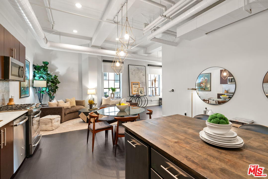1645 Vine St Unit: 501