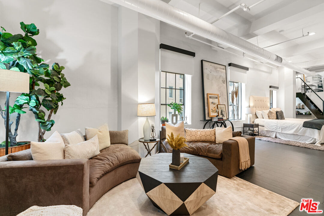 1645 Vine St Unit: 501