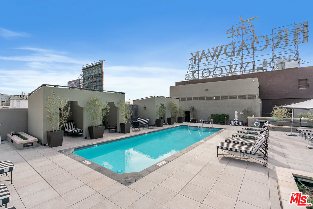 1645 Vine St Unit: 501