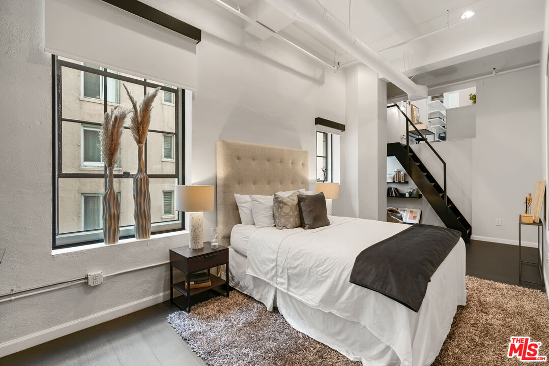 1645 Vine St Unit: 501