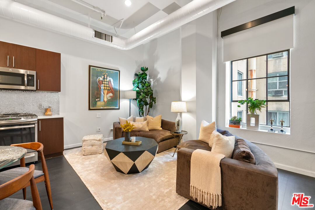 1645 Vine St Unit: 501