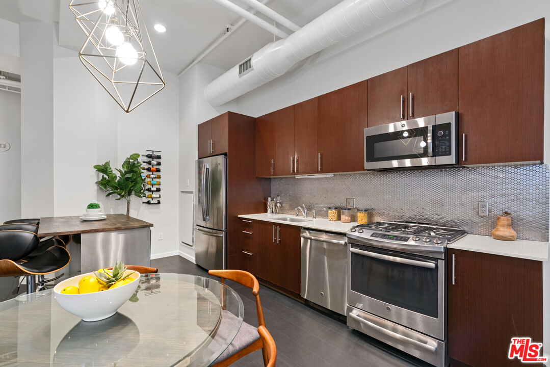 1645 Vine St Unit: 501