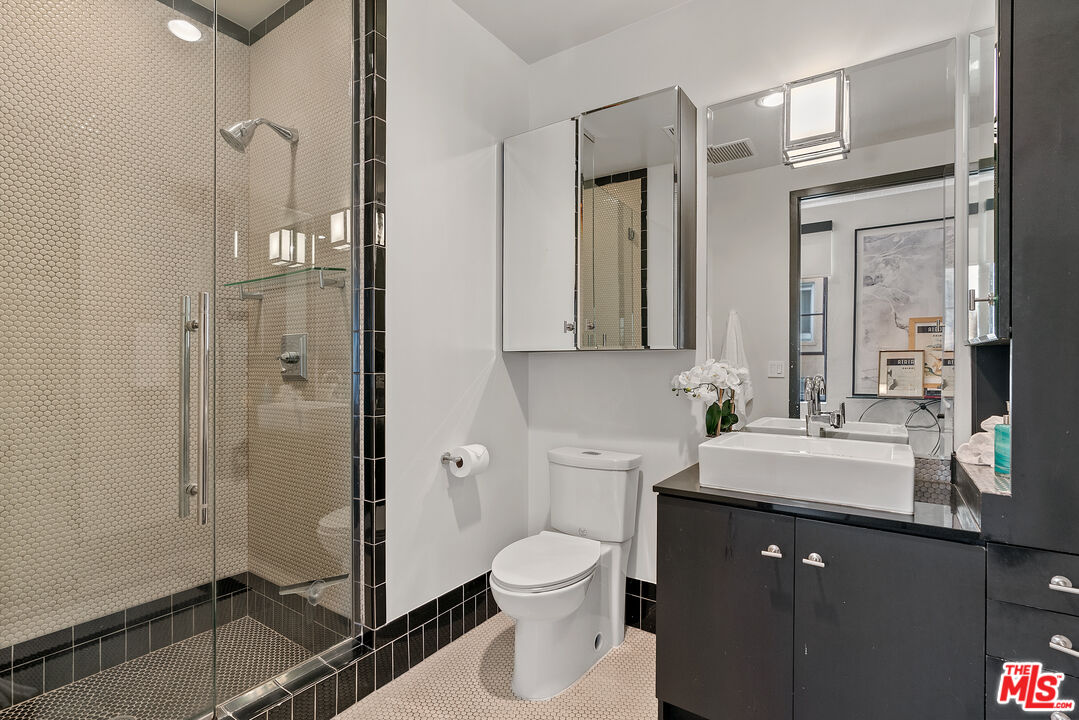1645 Vine St Unit: 501