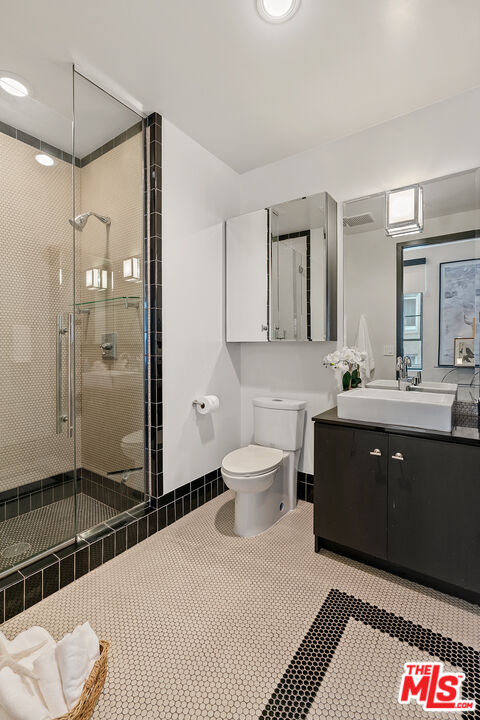 1645 Vine St Unit: 501