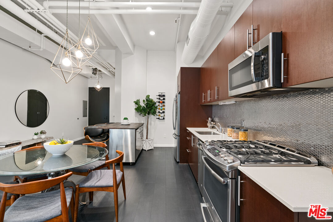 1645 Vine St Unit: 501