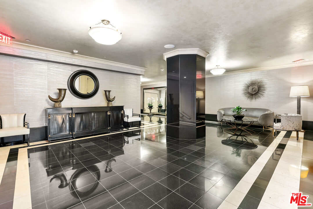 1645 Vine St Unit: 501