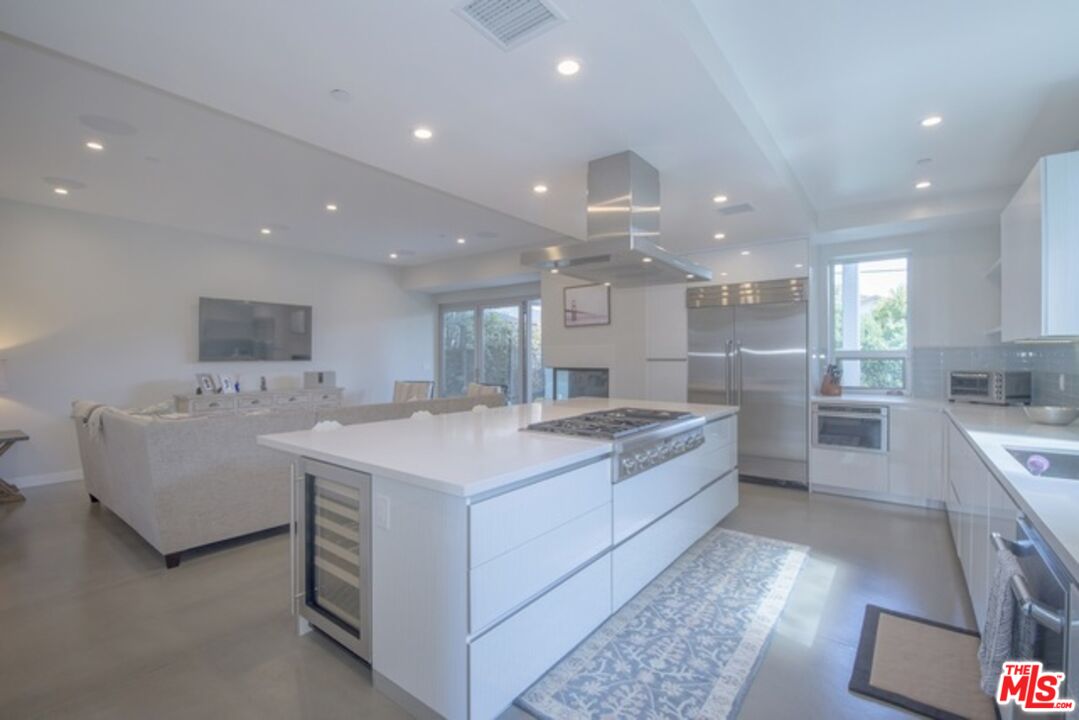 2435 32nd St