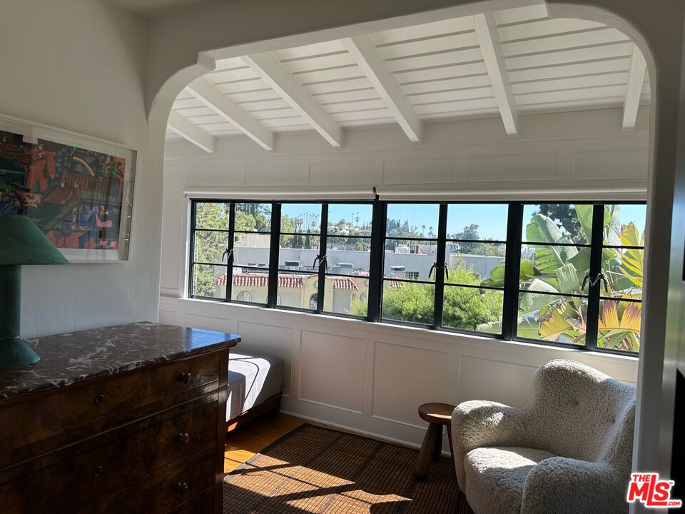 6545 Cahuenga Ter