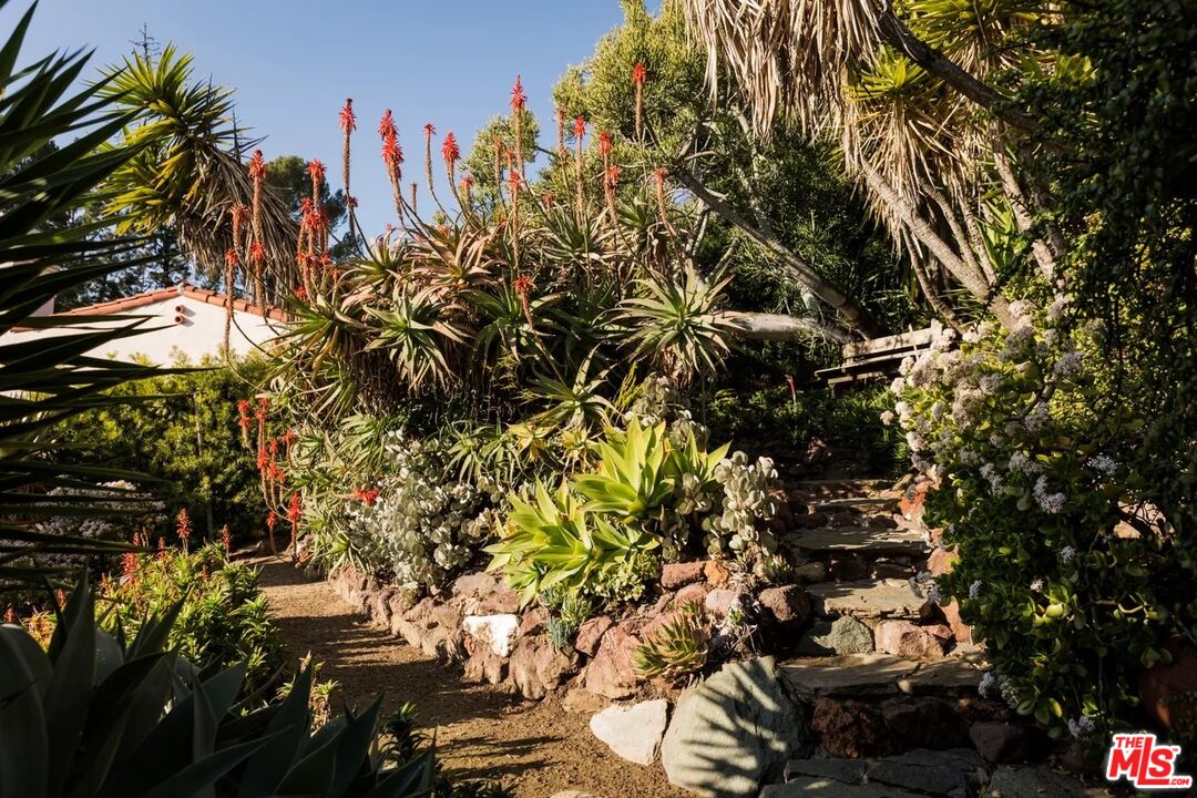 6545 Cahuenga Ter