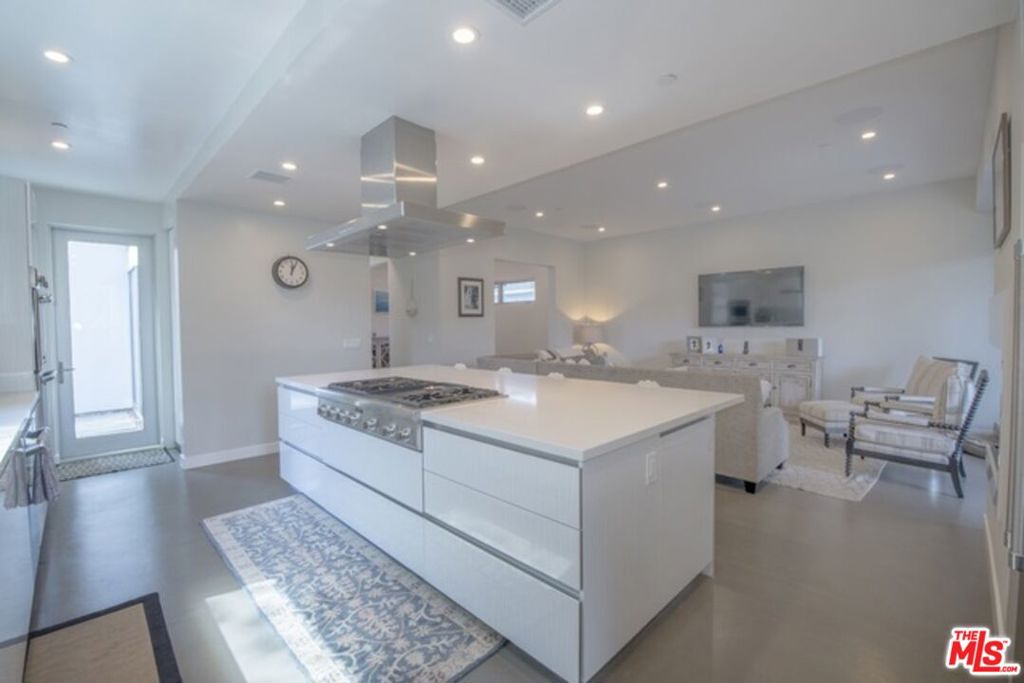 2435 32nd Street