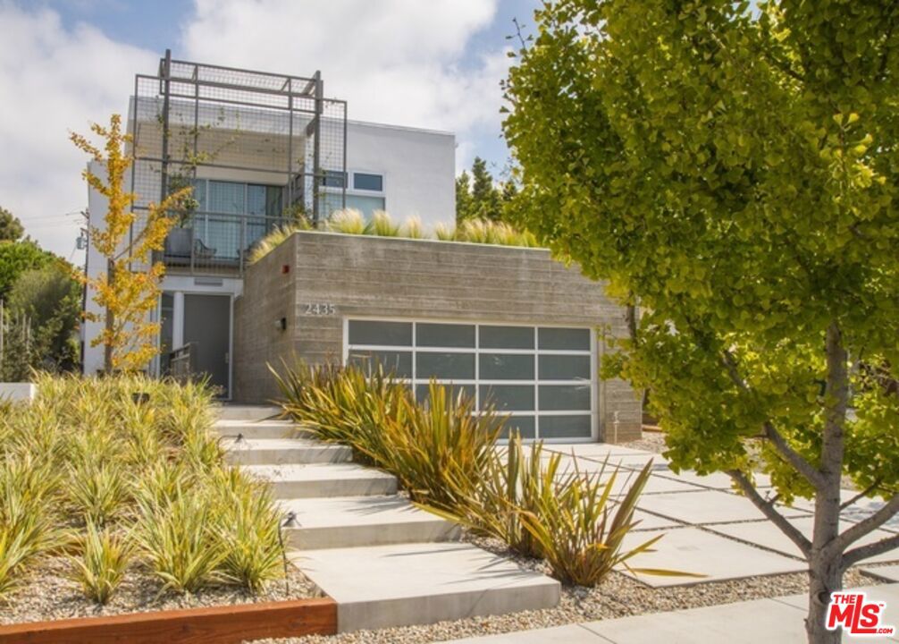 2435 32nd Street