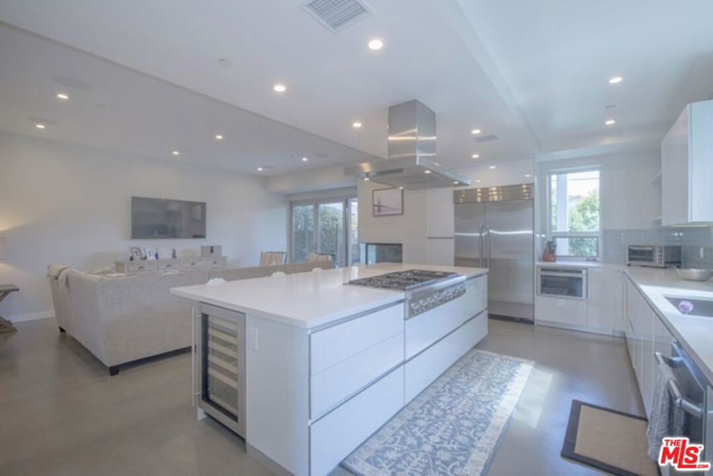 2435 32nd Street