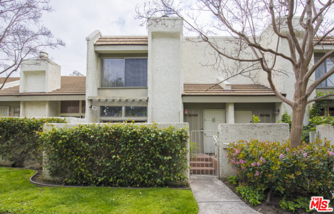 11738 Moorpark St Unit: I