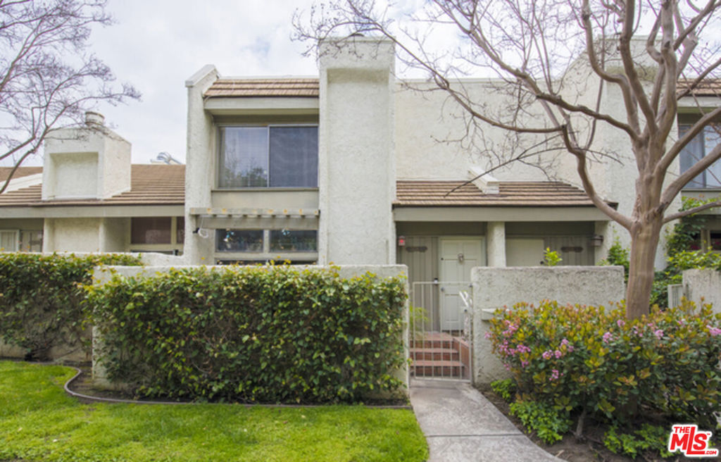 11738 Moorpark Street I