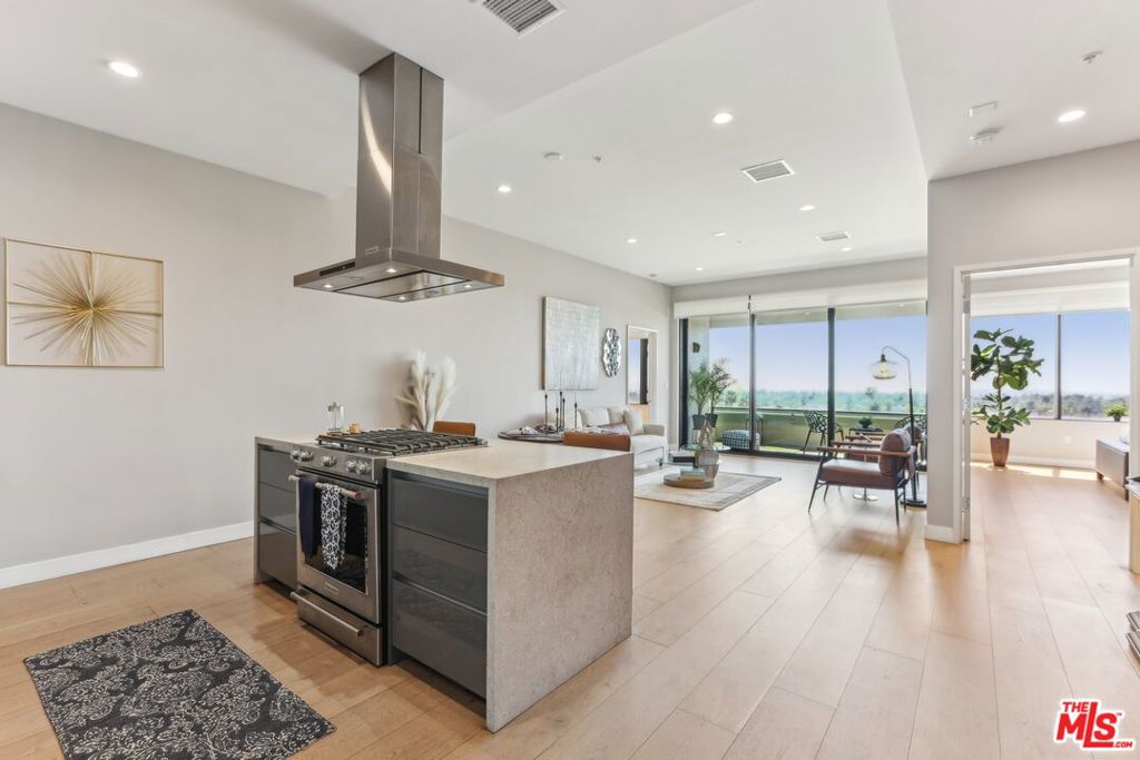 388 Cordova Street 609