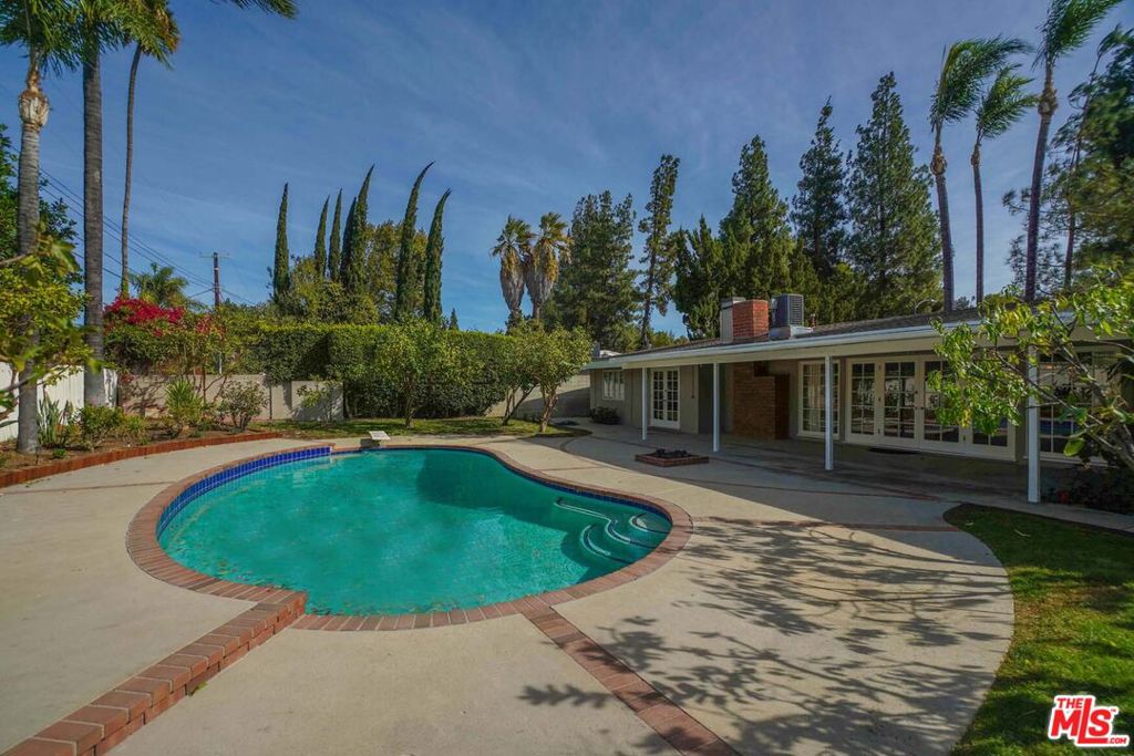 23041 Calabash Street
