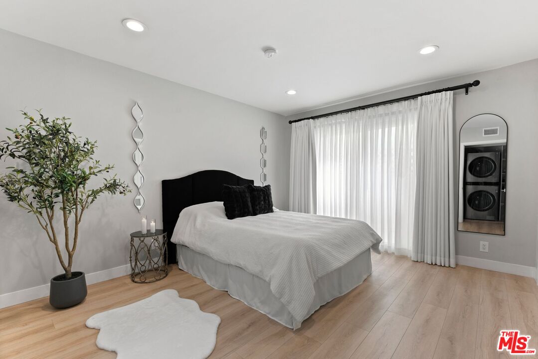1260 Armacost Ave Unit: 105