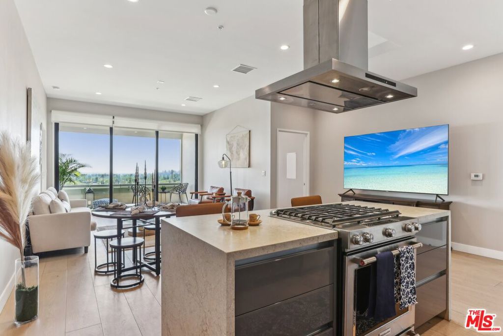 388 Cordova Street 609