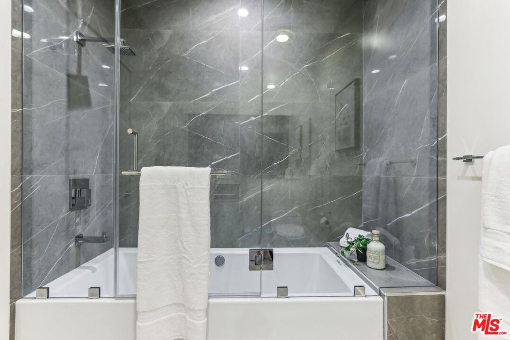 388 Cordova Street 609