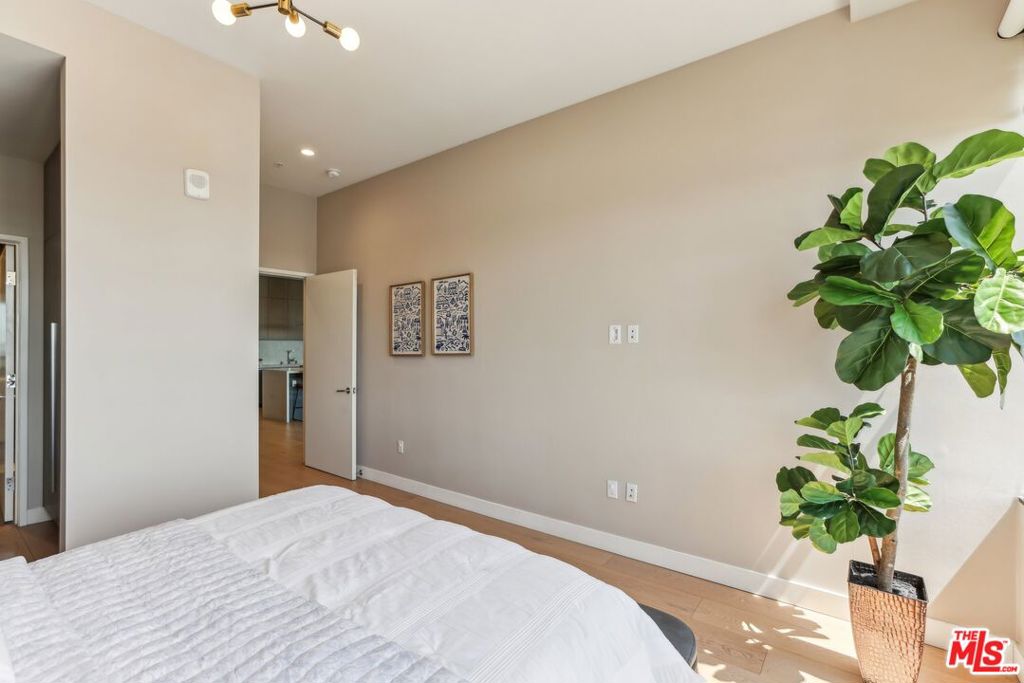 388 Cordova Street 609