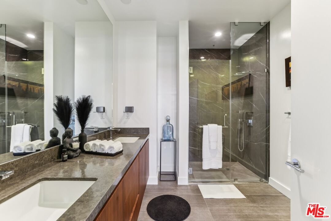 388 Cordova St Unit: 609