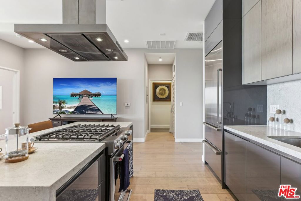 388 Cordova Street 609