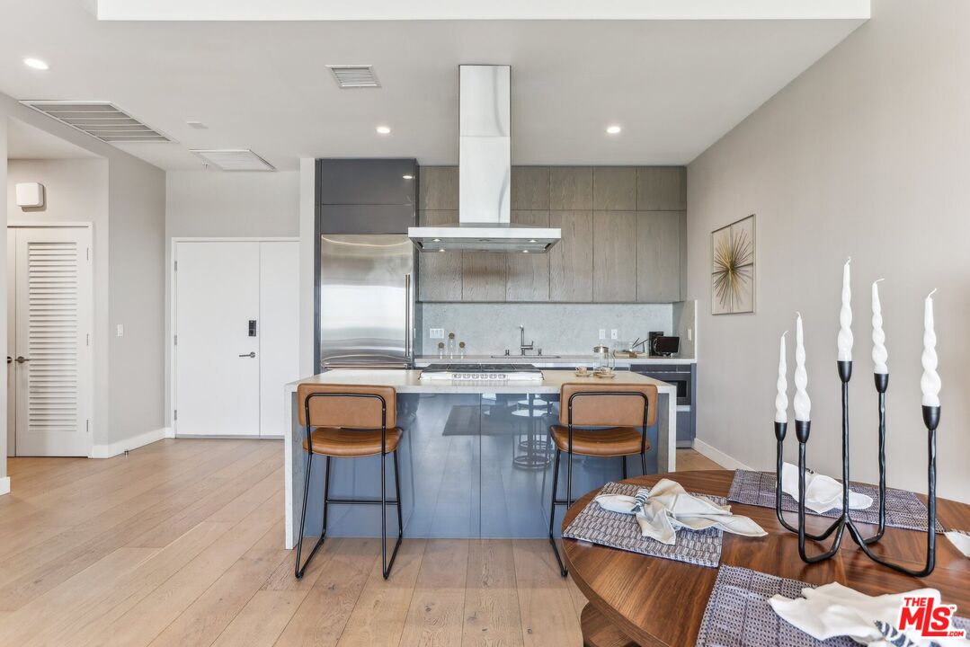 388 Cordova St Unit: 609