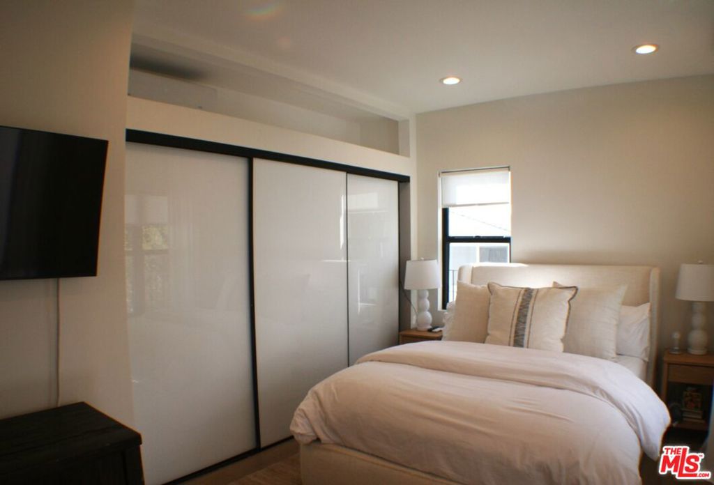 8587 1/2 Rugby Drive