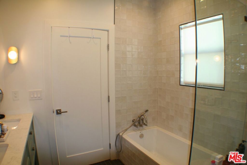 8587 1/2 Rugby Drive