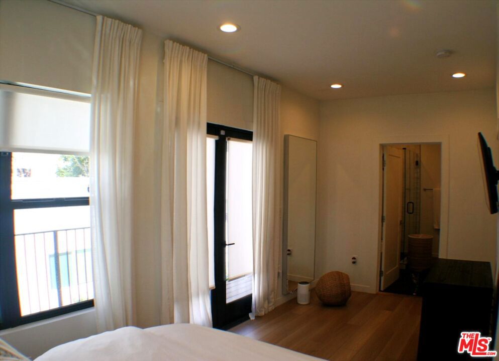 8587 1/2 Rugby Drive