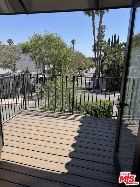 8587 Rugby Dr