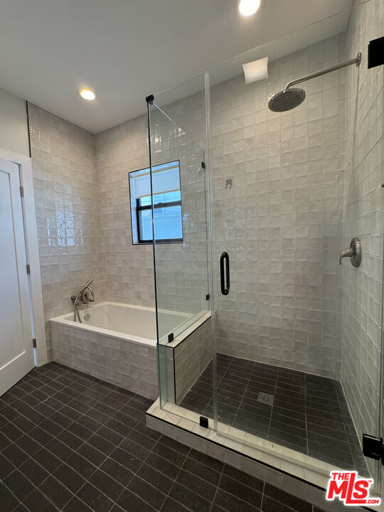 8587 Rugby Dr