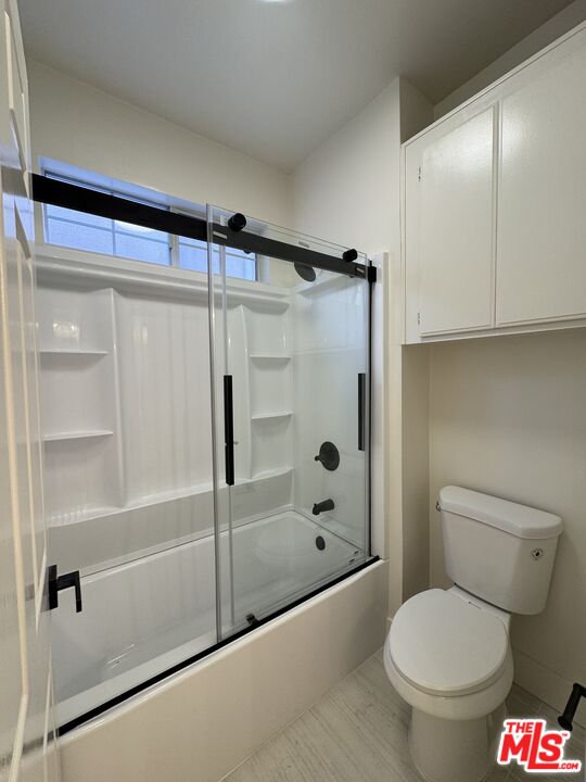 5620 Yolanda Ave Unit: 111