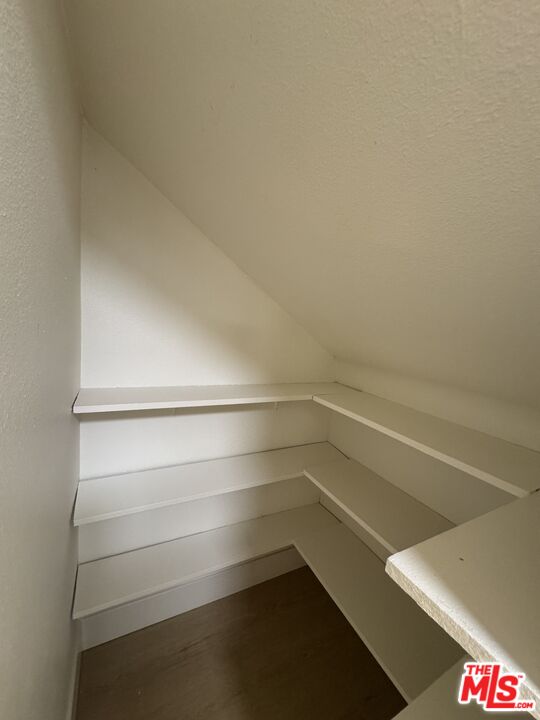 5620 Yolanda Ave Unit: 111