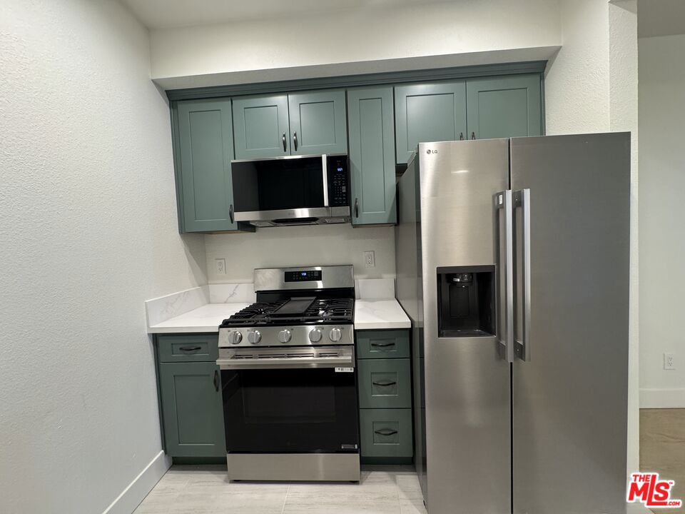 5620 Yolanda Avenue 111
