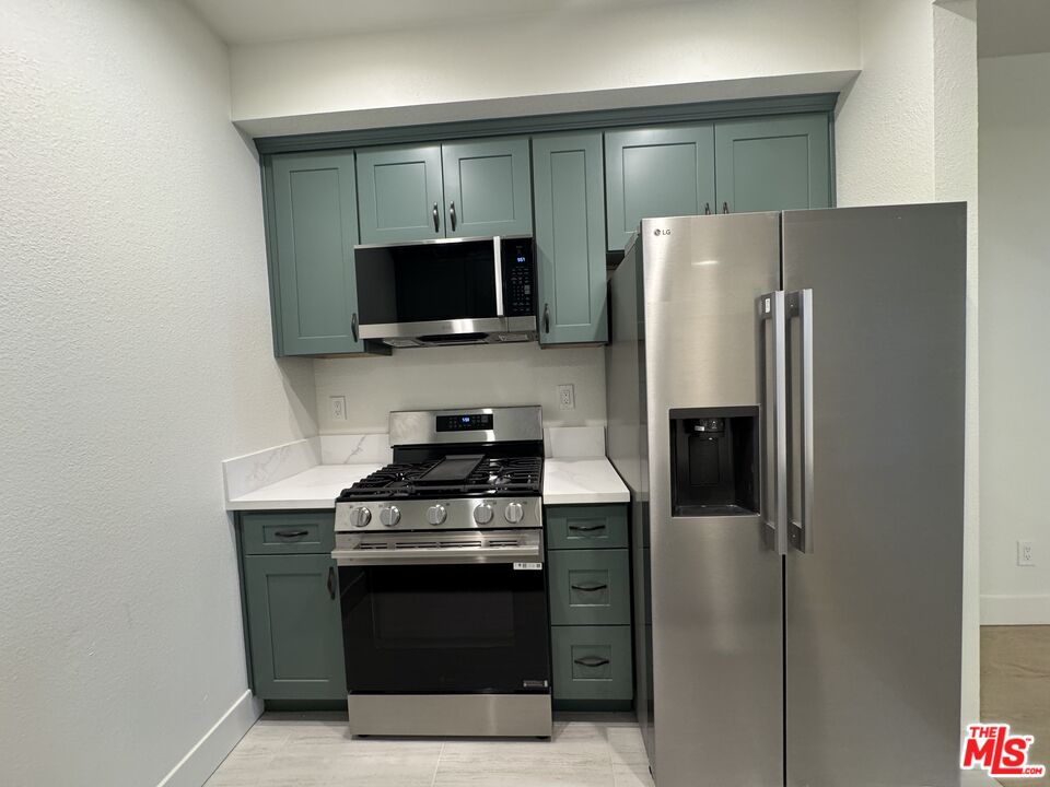 5620 Yolanda Ave Unit: 111